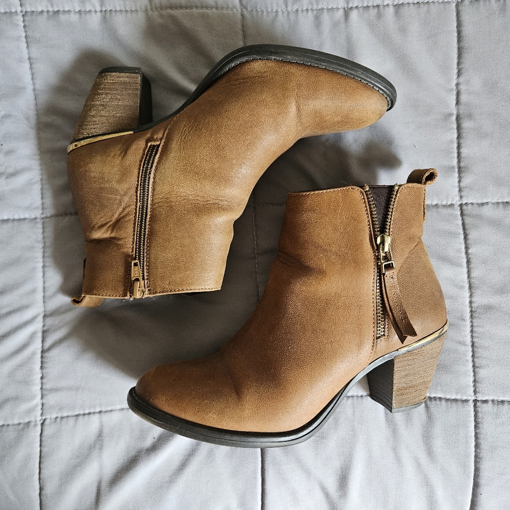 Steve Madden Women's Whendy Cognac Light Brown Leather Zipper Ankle Bootie 9.5